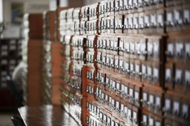 Eski Kütüphane ve ahşap dizinleri