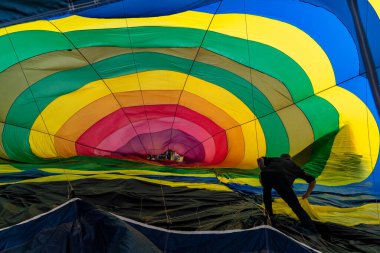 Balon uçuşu. Ukrayna üzerinde akşam uçuşu.
