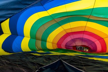 Balon uçuşu. Ukrayna üzerinde akşam uçuşu.