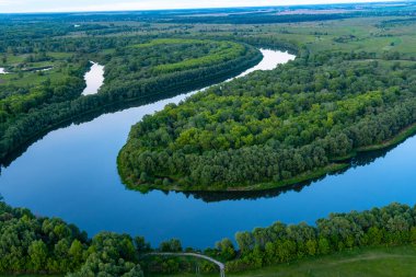Balon uçuşu. Ukrayna üzerinde akşam uçuşu.