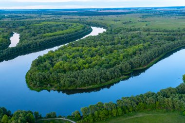 Balon uçuşu. Ukrayna üzerinde akşam uçuşu.