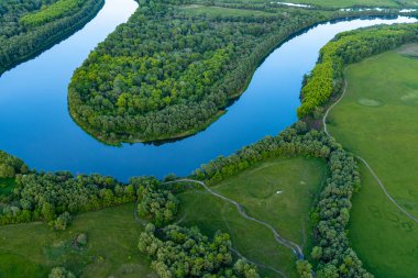 Balon uçuşu. Ukrayna üzerinde akşam uçuşu.