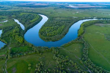 Balon uçuşu. Ukrayna üzerinde akşam uçuşu.