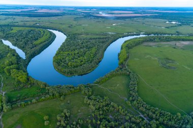 Balon uçuşu. Ukrayna üzerinde akşam uçuşu.