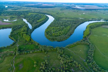 Balon uçuşu. Ukrayna üzerinde akşam uçuşu.