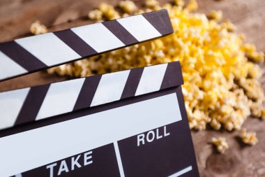 Film clapper ve pop corn