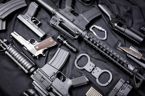 Waffen und militärische Ausrüstung — Stockfoto