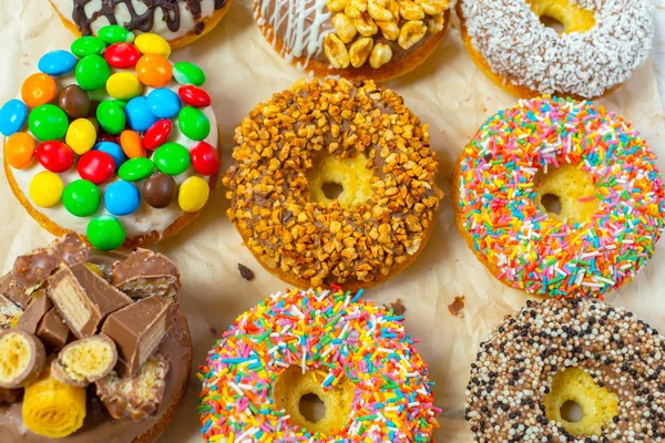 Frisse en zoete donuts — Stockfoto