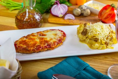 Tavuk ince ve spagetti 