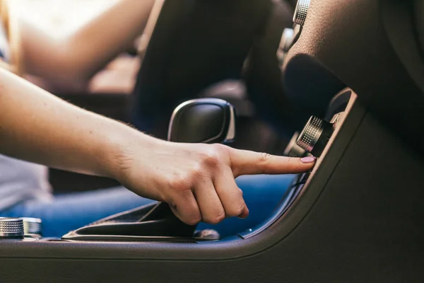 Woman driving car — Stock Photo, Image