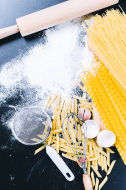 Kuru makarna spagetti