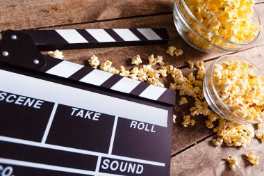 Film clapper ve pop corn