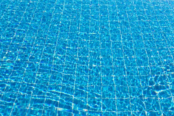 Povrch vody v bazénu — Stock fotografie