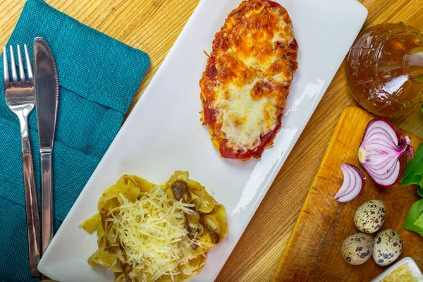 Tavuk ince ve spagetti 