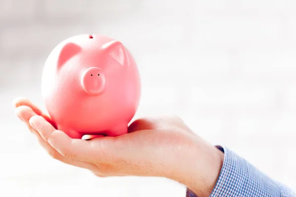 Empresario protegiendo sus ahorros — Foto de Stock