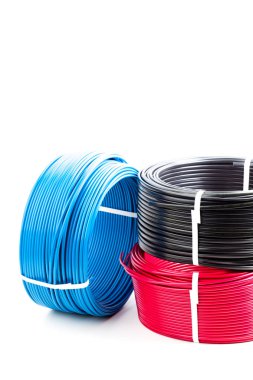 Renkli elektrik kabloları