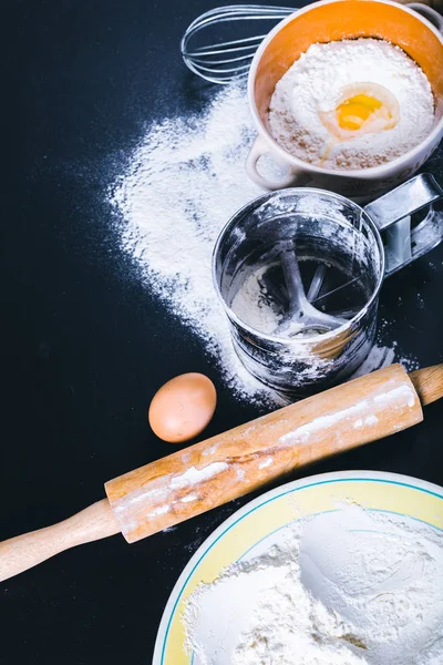 Bakken ingrediënten en gebruiksvoorwerpen sjabloon — Stockfoto