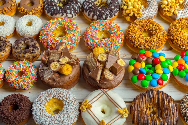 Frische und süße Donuts — Stockfoto