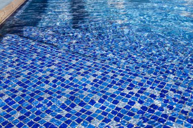 Otelde yüzme havuzu