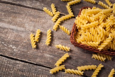 pişmemiş makarna bileşimi