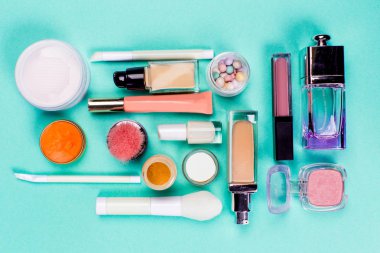 Turkuaz üzerinde Dekoratif kozmetik