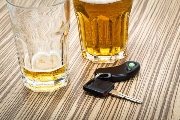 Alcohol en auto sleutels — Stockfoto