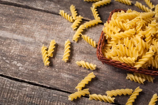 pişmemiş makarna bileşimi