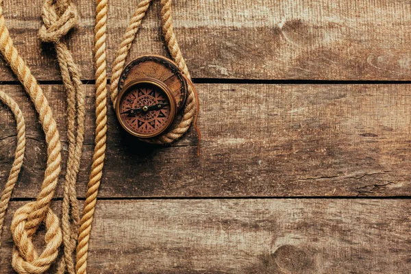 Ship ropes and compass — Stock Photo, Image