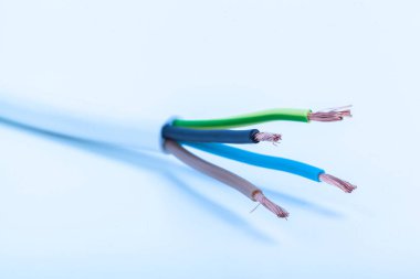 Birçok kabloyla elektrik ekranlı kablo 
