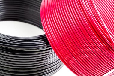 Renkli elektrik kabloları