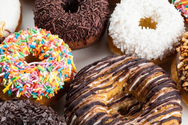 Süße und frische Donuts — Stockfoto