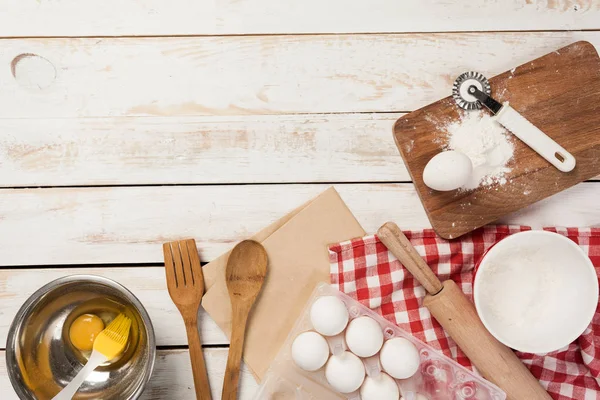 Voorbereiding ingrediënten en gebruiksvoorwerpen sjabloon bakken — Stockfoto