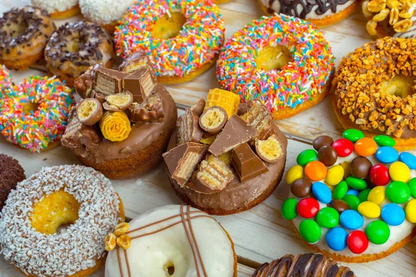 Frisse en zoete donuts — Stockfoto