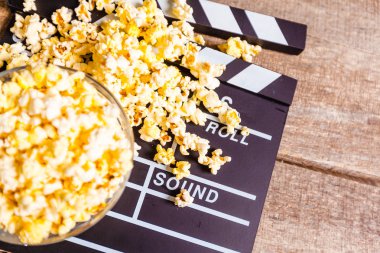 Film clapper ve pop corn