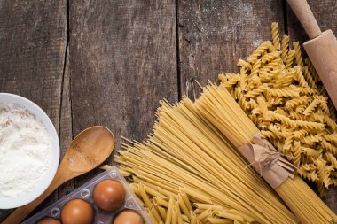 Makarna, spagetti ve un