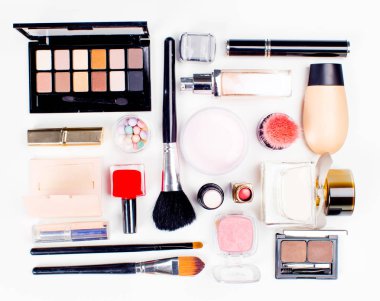 Fırçalar ve kozmetik şablonu