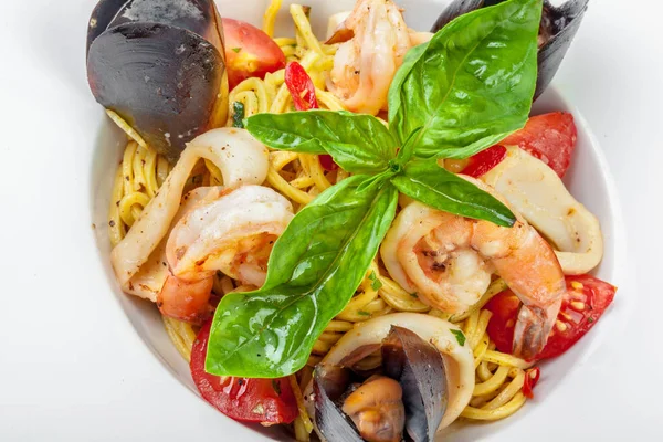 Italian pasta with seafood — Stock Photo, Image