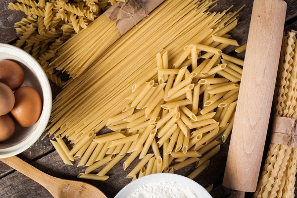 Makarna, spagetti ve un