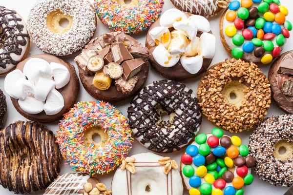 Selectie van kleurrijke donuts — Stockfoto