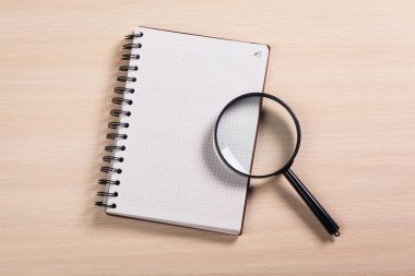 cuaderno y lupadefter ve Büyüteç camı