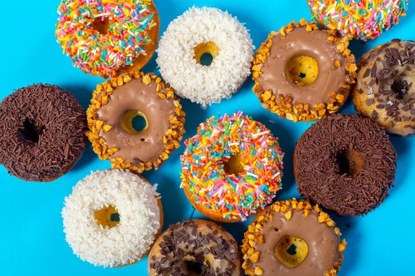 Frische und süße Donuts — Stockfoto