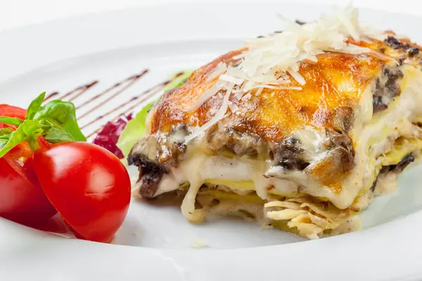 Porzione di gustose lasagne — Foto Stock