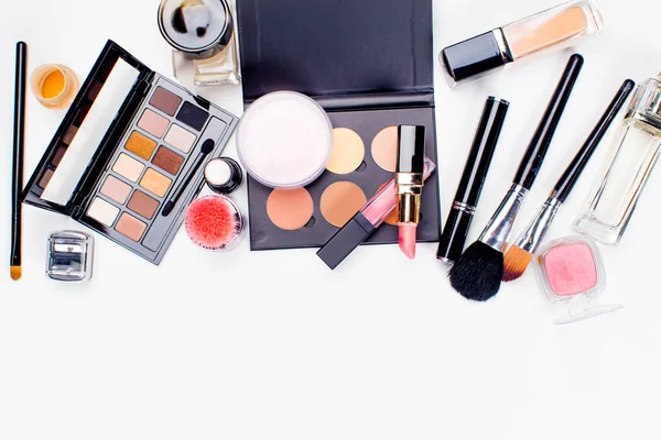 Fırçalar ve kozmetik şablonu