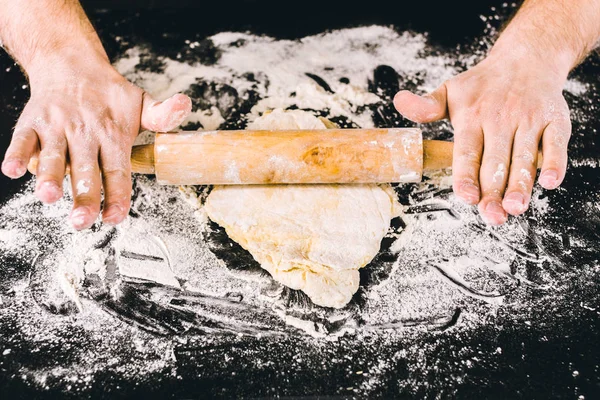 Handen deeg te bakken — Stockfoto