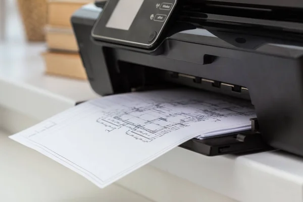Принтер, копіювач, сканер в офісі — стокове фото