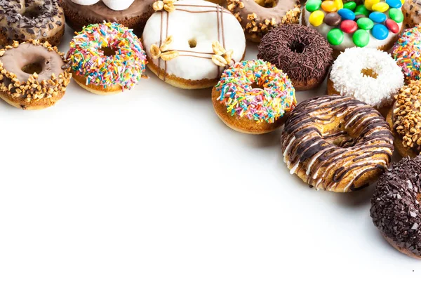 Leckere Donuts mit Sahnehäubchen — Stockfoto