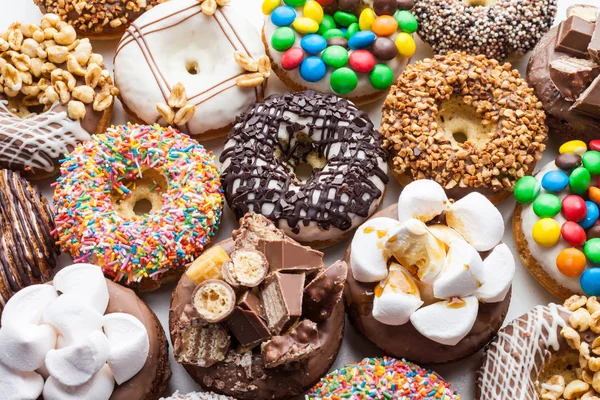 Selectie van kleurrijke donuts — Stockfoto