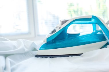 iş yerinde gemide elektrik demir