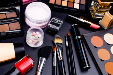 siyah Dekoratif kozmetik