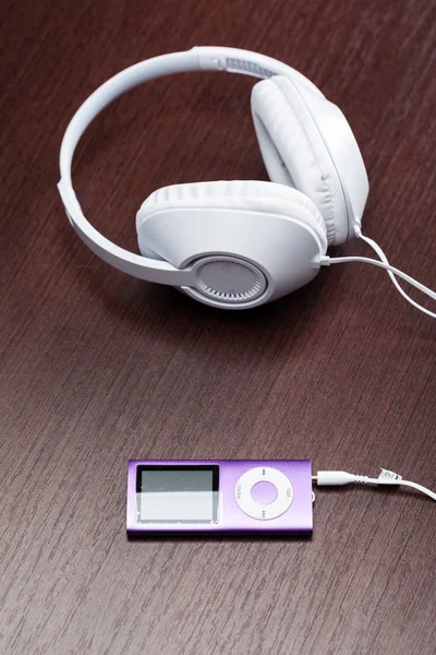 Sluchátka audio hudební přehrávač — Stock fotografie